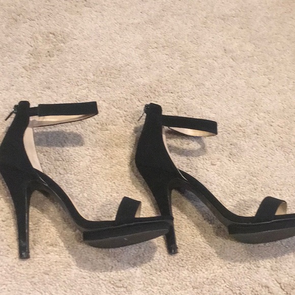 Black heel - Picture 3 of 3